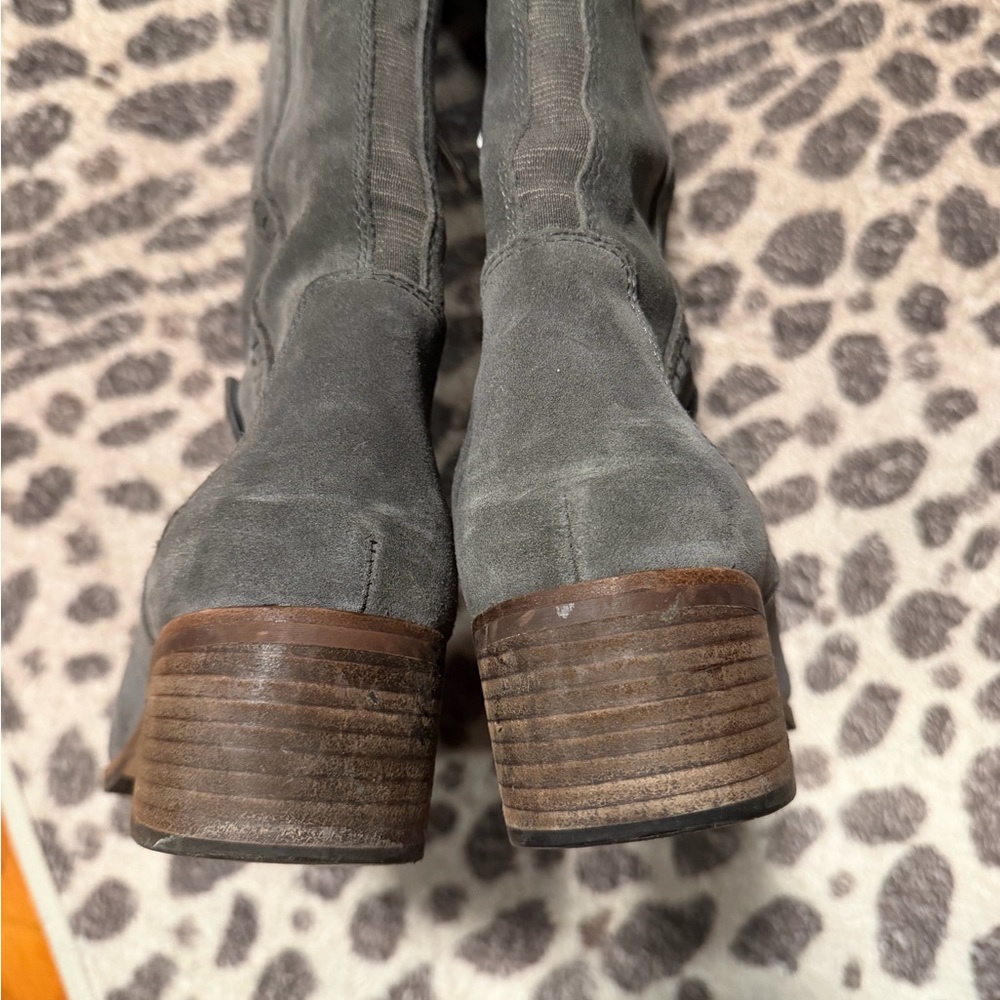 Gray Suede Knee-High Vince Camuto Boots 🩶 - Picture 6 of 10